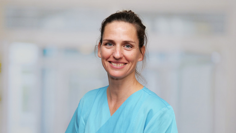 Portraitfoto Dr. Annette Hennigs, Leitende Ärztin Infektiologie im Albertinen Krankenhaus in Hamburg Portraitfoto Dr. Annette Hennigs, Leitende Ärztin Infektiologie im Albertinen Krankenhaus in Hamburg